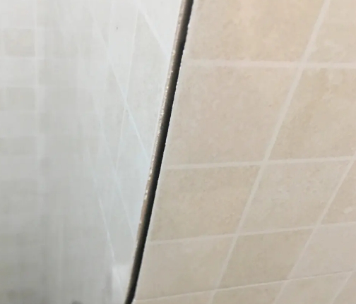 丰润瓷砖空鼓维修公司分享阳台瓷砖脱落的修复过程可以分为以下几个步骤