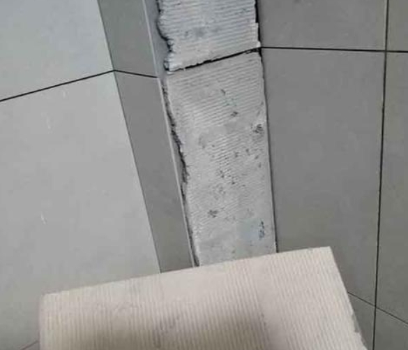 丰润瓷砖空鼓维修公司分享下厨房瓷砖脱落的补救措施。